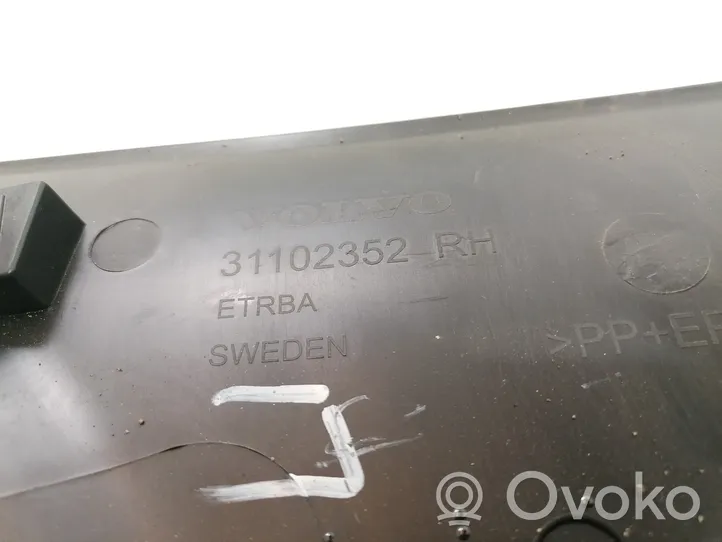 Volvo V40 B-pilarin verhoilu (yläosa) 31102352