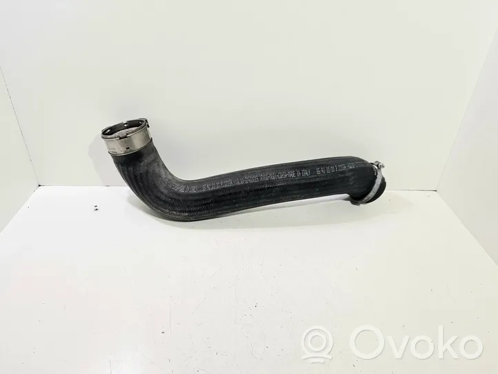 Volvo V40 Manguera/tubo del intercooler 31422405