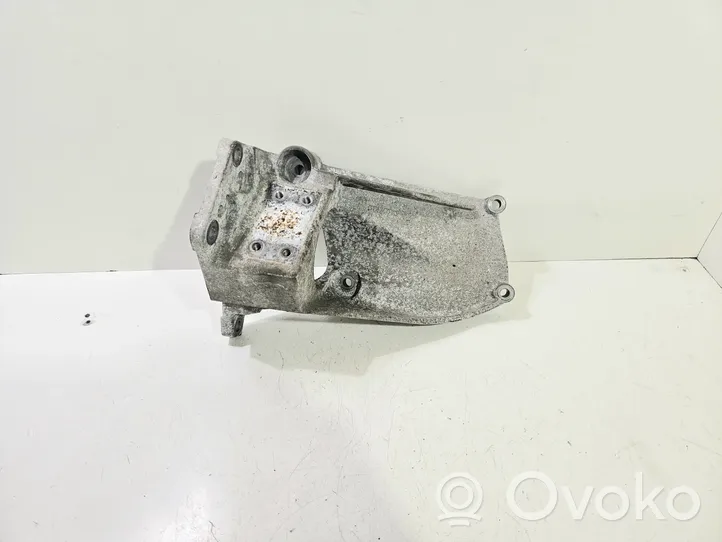 Volvo V40 Supporto di montaggio scatola del cambio 31370633