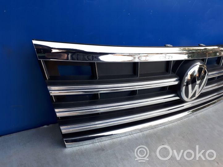 Volkswagen Touareg III Grotelės priekinės 760853651L