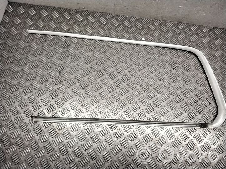 Volvo V70 Rivestimento vetro lato posteriore 