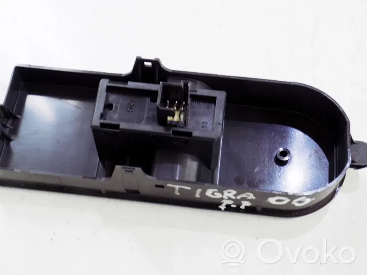 Opel Tigra B Electric window control switch 