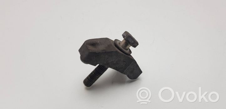 Audi A4 S4 B5 8D Support de pince d'injecteur de carburant 