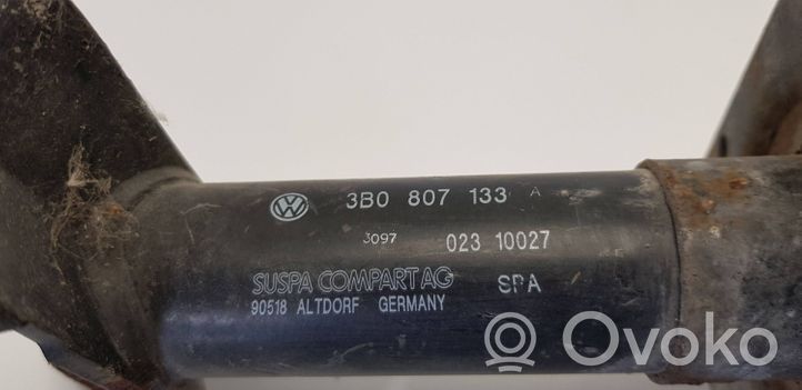 Volkswagen PASSAT B5 Odbój / Amortyzator zderzaka przedniego 3B0807133A