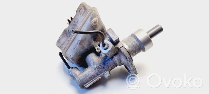 Mercedes-Benz E W210 Master brake cylinder A2024300202