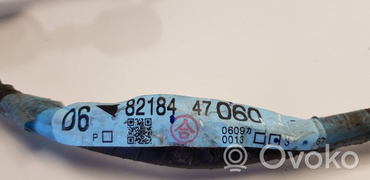 Toyota Prius (XW20) Arnés de cableado de la puerta trasera/maletero 8218447060