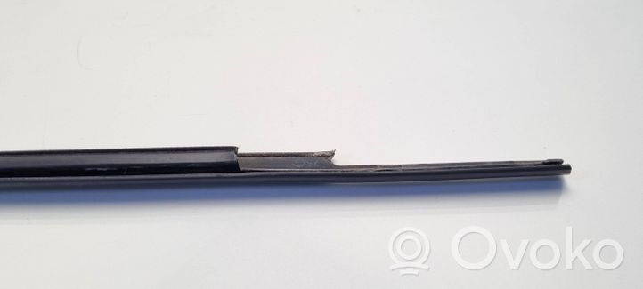 Toyota Yaris Front door glass trim molding 