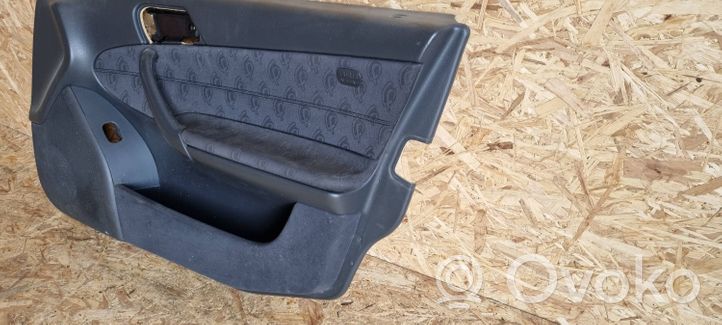 Mercedes-Benz C W203 Rivestimento del pannello della portiera anteriore A2037200270