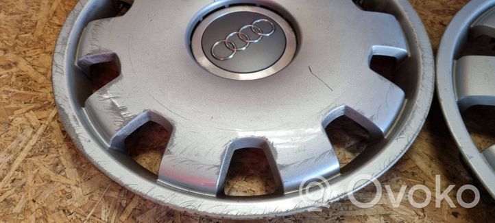 Audi A4 S4 B7 8E 8H Mozzo/copricerchi/borchia della ruota R16 4B0601147D