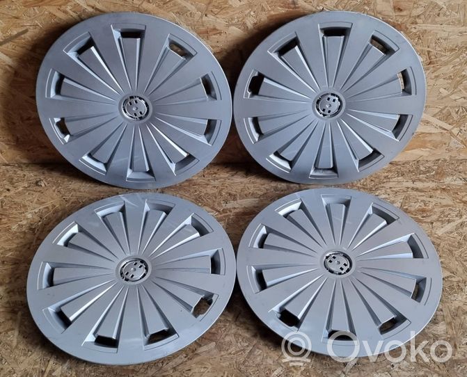 Audi Q3 8U R 16 riteņa dekoratīvais disks (-i) 8W0601147