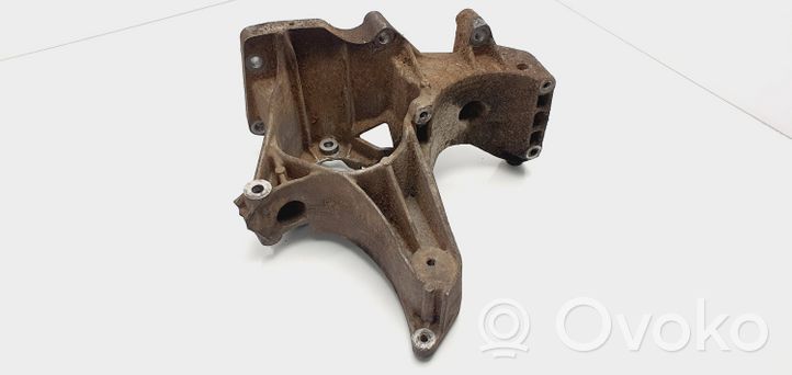 Renault Laguna I Power steering pump mounting bracket 7700100712