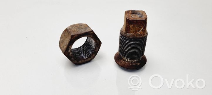 Mitsubishi Canter Nuts/bolts 