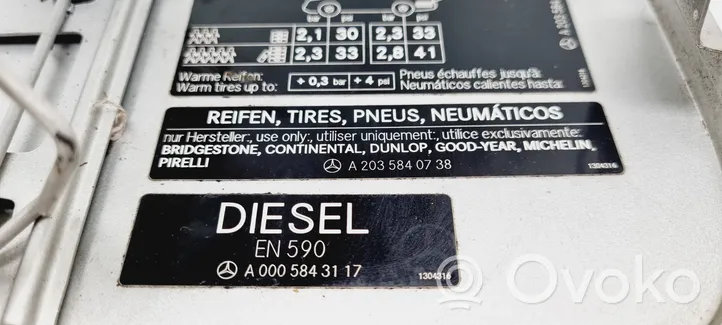 Mercedes-Benz C W203 Bouchon, volet de trappe de réservoir à carburant A0005843117