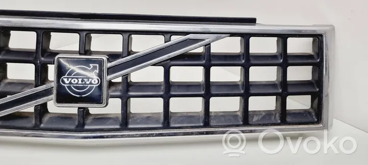 Volvo 340 -  360 Grille calandre supérieure de pare-chocs avant 208436