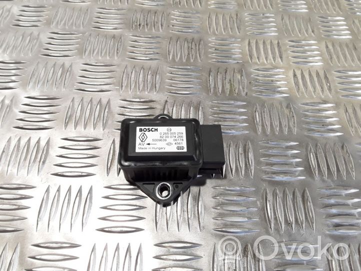 Renault Clio III Capteur de vitesse de lacet d'accélération ESP 8200074266