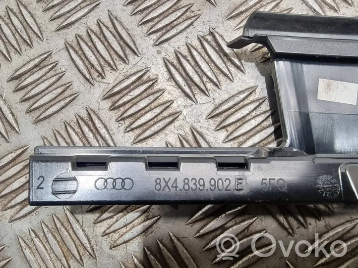 Audi A1 Rivestimento modanatura del vetro della portiera posteriore 8X4839902E