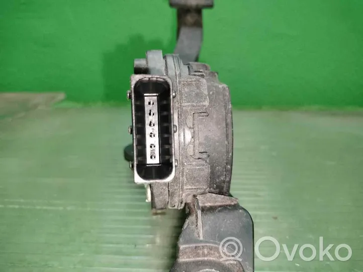 Mercedes-Benz 100 W631 Accelerator throttle pedal 327001S000