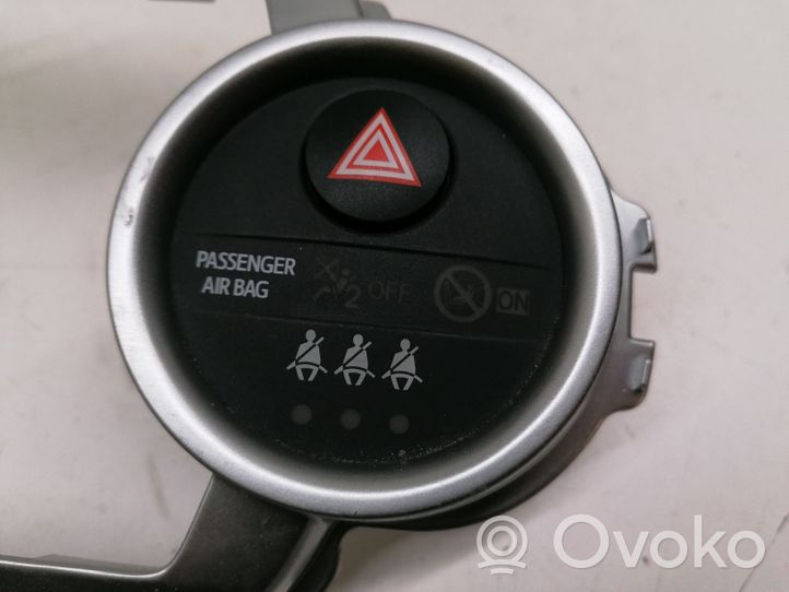 Toyota Yaris Cadre, panneau d'unité radio / GPS 864510D010