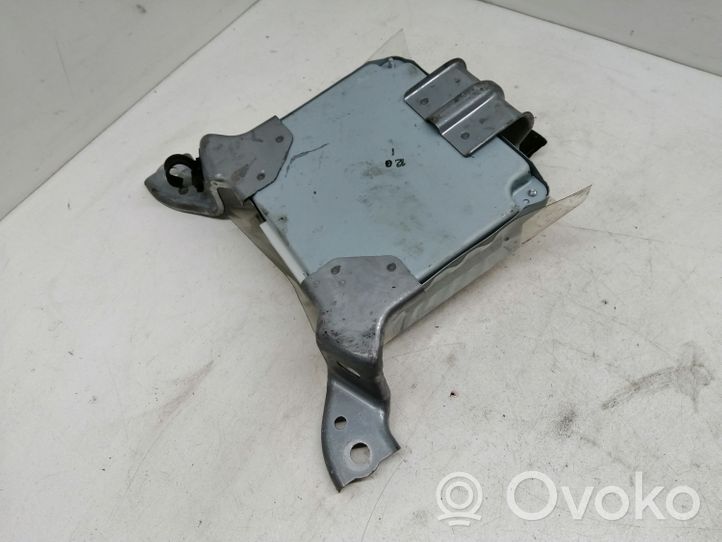 Toyota Prius (XW20) Pavarų dėžės valdymo blokas 8953547020