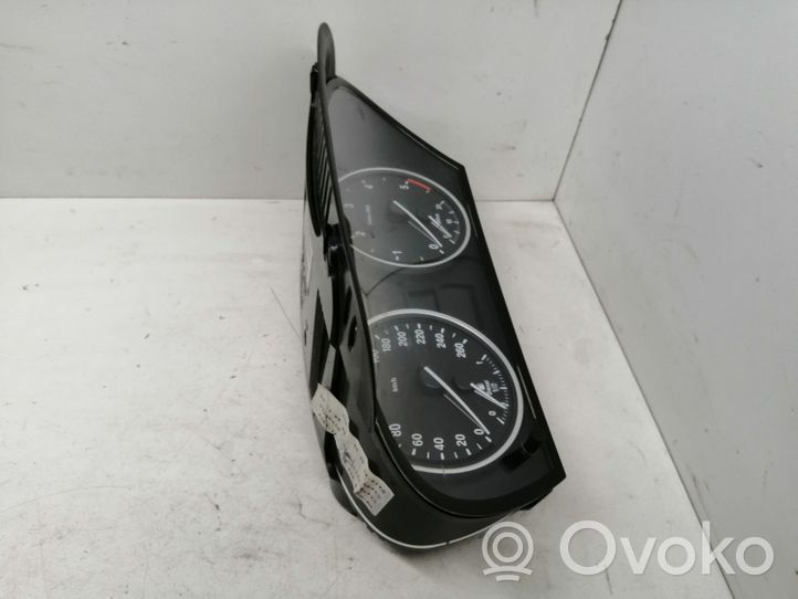 BMW 5 E60 E61 Spidometras (prietaisų skydelis) A2C53257079