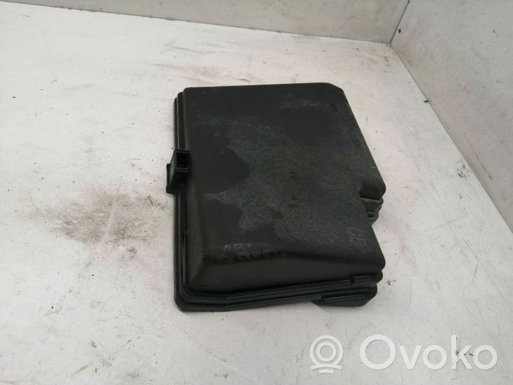 Toyota Yaris Dangtelis saugiklių dėžės 8266252800