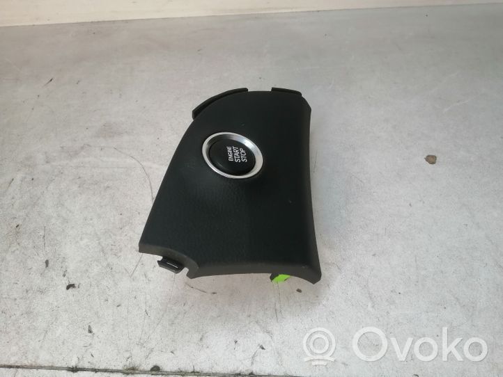 Hyundai i30 Bouton poussoir de démarrage du moteur 84735A6100