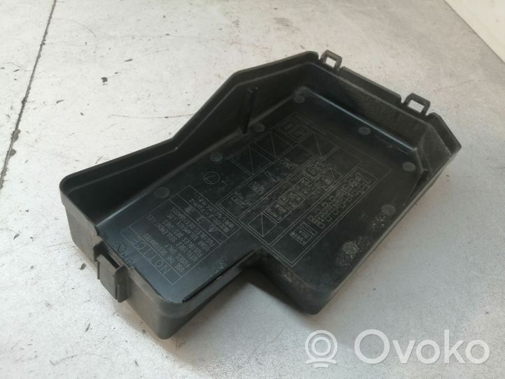 Toyota RAV 4 (XA40) Coperchio scatola dei fusibili 8266242260