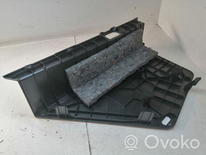 Toyota Auris E180 Moldura protectora del maletero/compartimento de carga 5821902030
