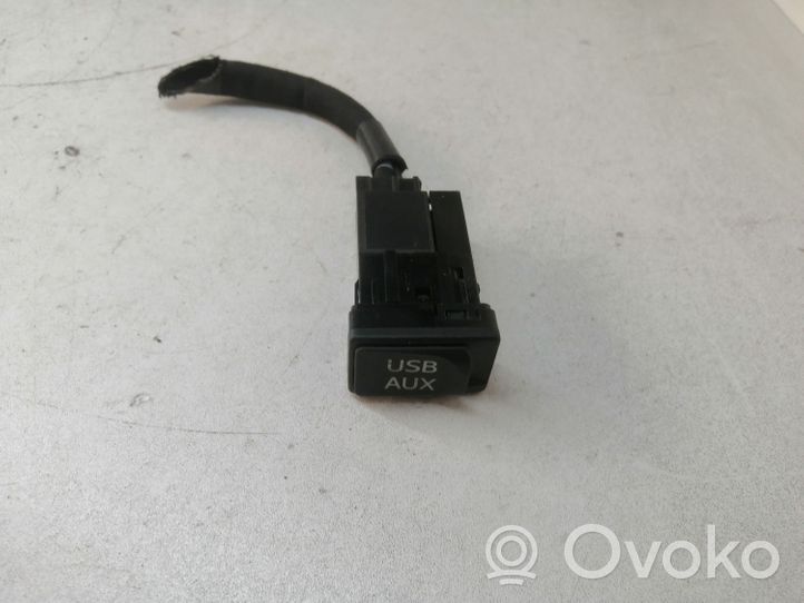 Toyota RAV 4 (XA40) Gniazdo / Złącze USB 8619048030