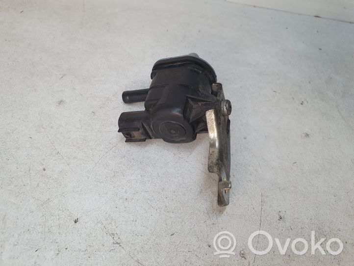 Toyota Prius (XW30) Valvola di depressione (usato) 9091012276