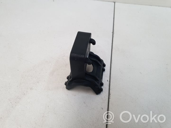 Chevrolet Cruze Radiator mount bracket 13250318