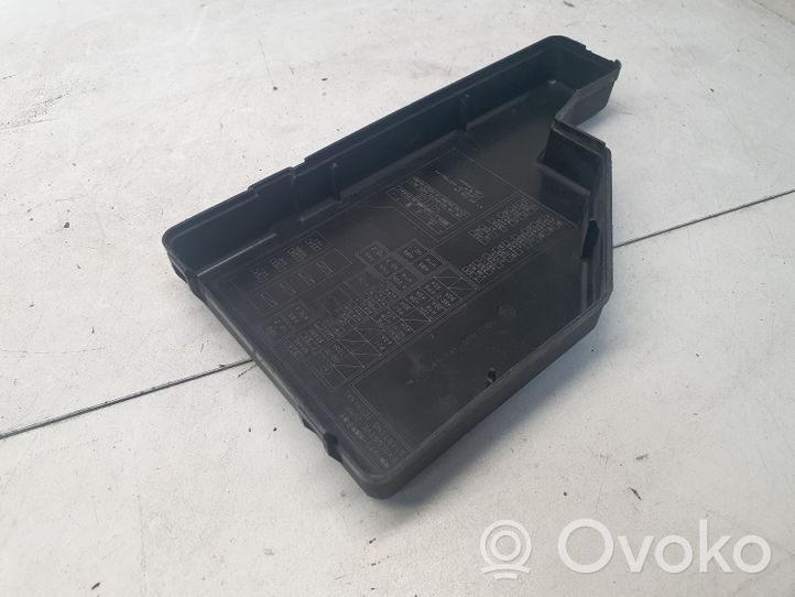 Toyota Prius (XW20) Coperchio scatola dei fusibili 8644YA1