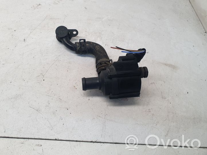 Audi A4 S4 B8 8K Pompe de circulation d'eau, chauffage auxiliaire Webasto 5Q0965561B