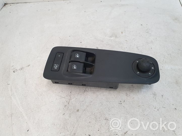 Iveco Daily 35.8 - 9 Electric window control switch B569