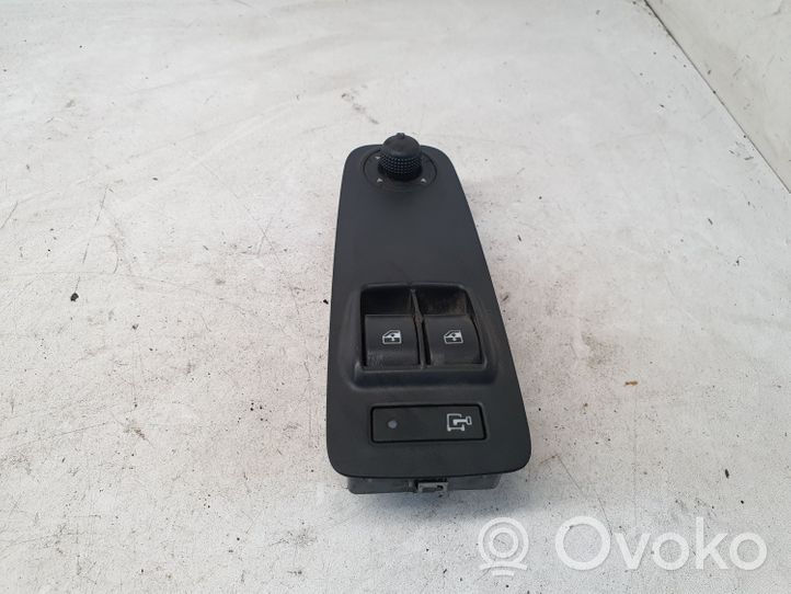 Iveco Daily 35.8 - 9 Electric window control switch B569