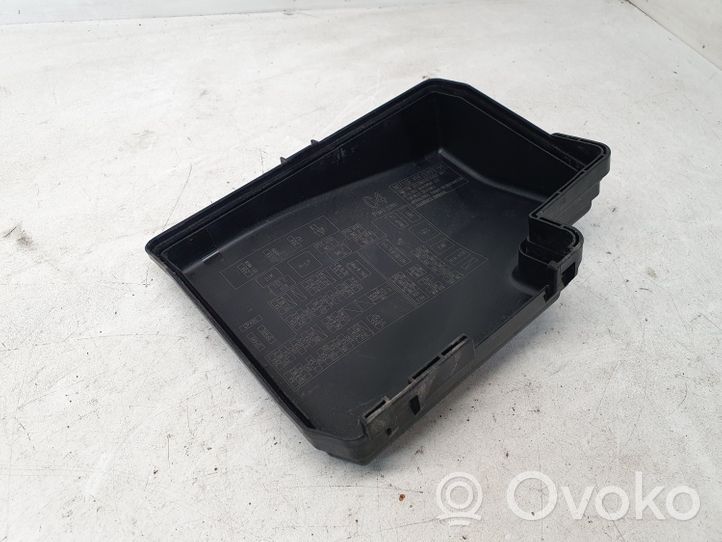 Toyota Yaris Coperchio scatola dei fusibili 8266252801