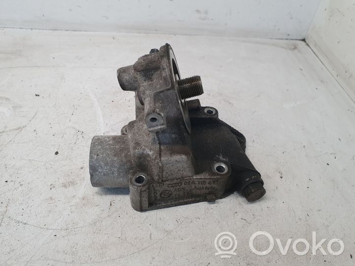 Audi A3 S3 A3 Sportback 8P Supporto di montaggio del filtro dell’olio 06A115417