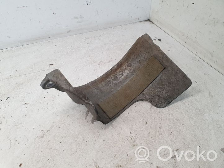 Audi A4 S4 B8 8K Staffa del cuscinetto di supporto dell’albero di trasmissione 8K0407720722