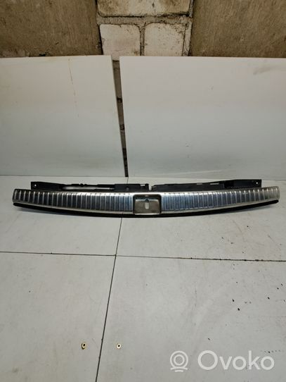 Mercedes-Benz E W211 Rivestimento di protezione sottoporta del bagagliaio/baule A2136903601