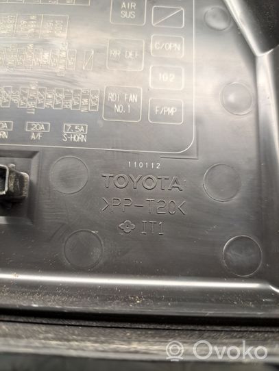 Lexus RX 450H Fuse box cover 8266248180