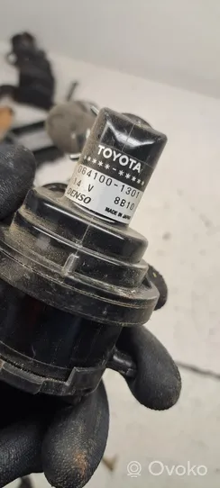 Toyota RAV 4 (XA40) Pompe de circulation d'eau 0641001301