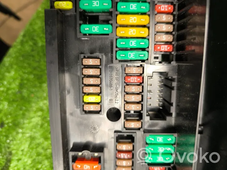 BMW 5 F10 F11 Ramka / Moduł bezpieczników 1670487