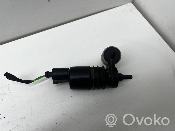 Volkswagen Touran II Windscreen/windshield washer pump 1K6955651