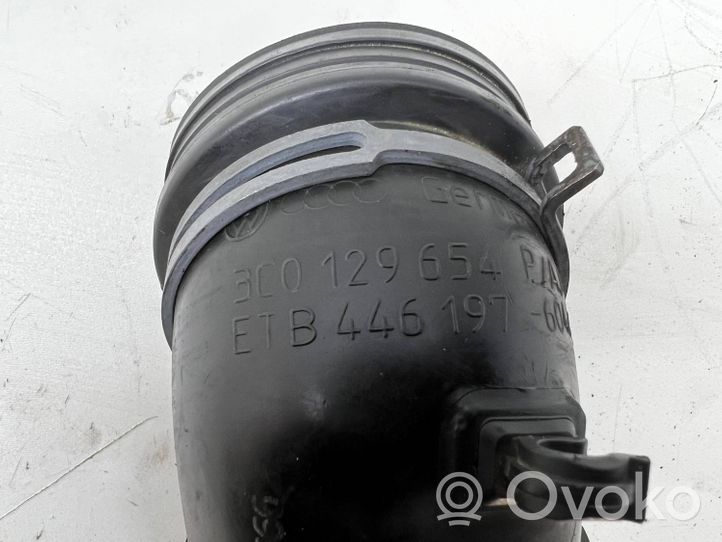 Volkswagen Touran II Ansaugrohr Ansaugschlauch Turbolader 3C0129654D