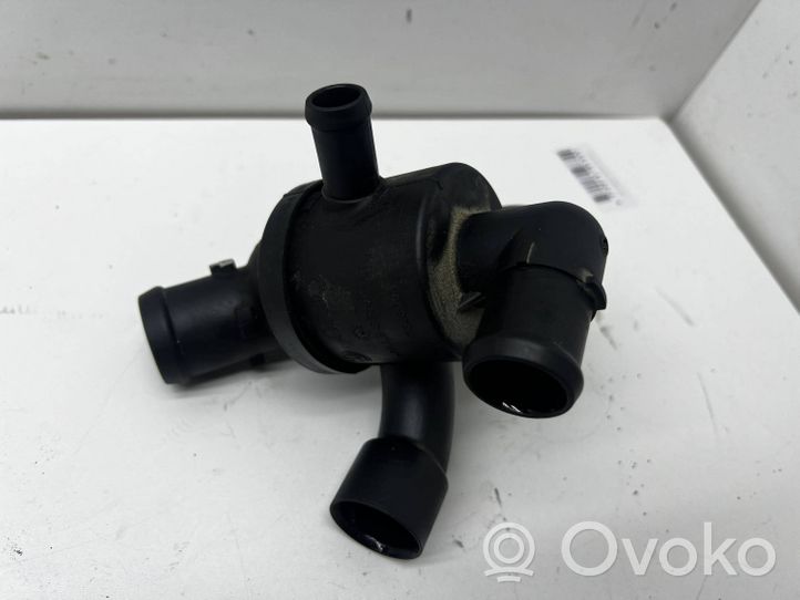 Volkswagen Touran II Tuyau de liquide de refroidissement moteur 03L121111AE