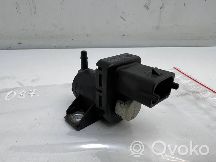 Opel Astra J Zawór podciśnienia / Elektrozawór turbiny 55566051