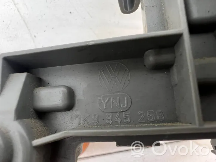 Volkswagen Golf VI Galinio žibinto detalė 1K9945258