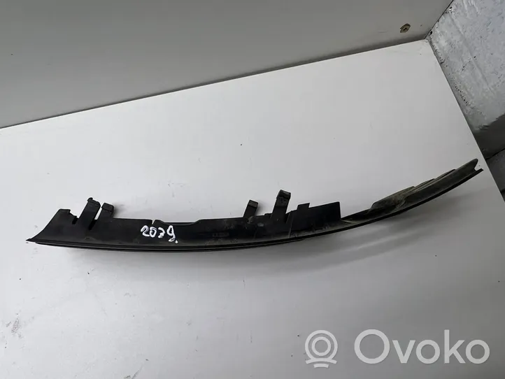 Audi A4 S4 B6 8E 8H Etupuskurin alempi jäähdytinsäleikkö 8E0807681