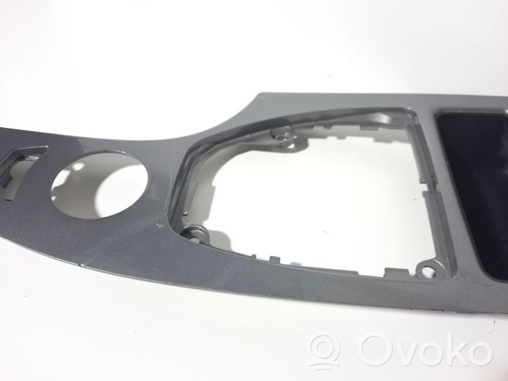 BMW 5 E60 E61 Rivestimento in plastica cornice della leva del cambio 6974703