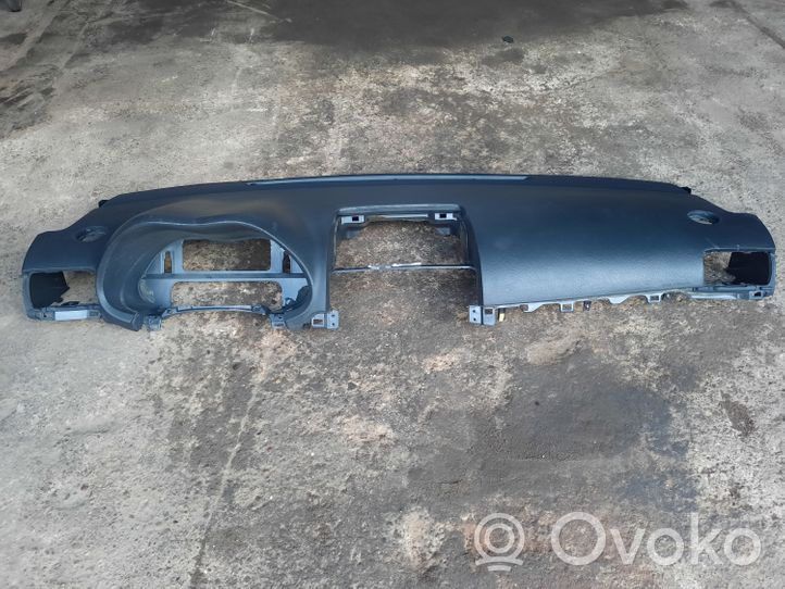 Toyota Avensis T250 Panel de instrumentos 5531105070